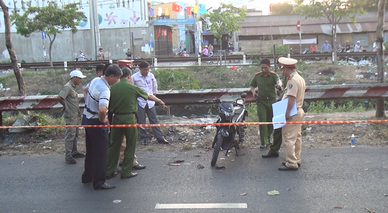 Nam thanh niên chết bất thường cạnh xe máy với vết cắt sâu ở cổ ảnh 2