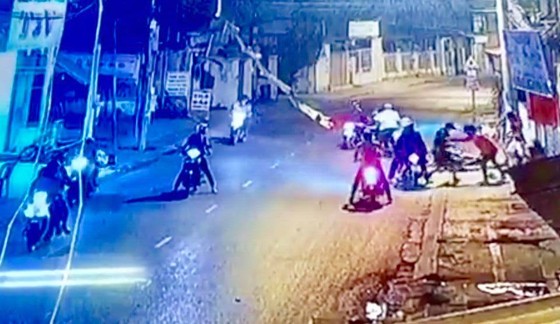 Bắt nhóm đối tượng truy sát nhầm người vì ghen tuông ảnh 3
