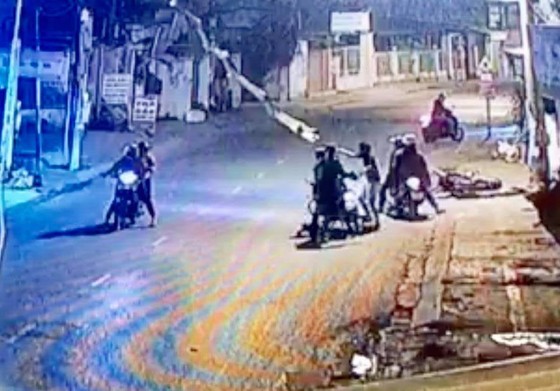 Bắt nhóm đối tượng truy sát nhầm người vì ghen tuông ảnh 4