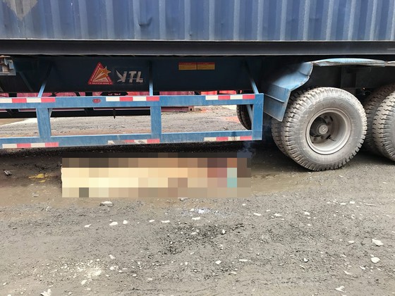 Xe container lùi trong cảng ICD Sotrans cán chết người đàn ông đi xe máy ảnh 1