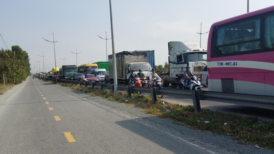 Xe khách tông đuôi xe container, nhiều người bị thương nhập viện cấp cứu ảnh 2