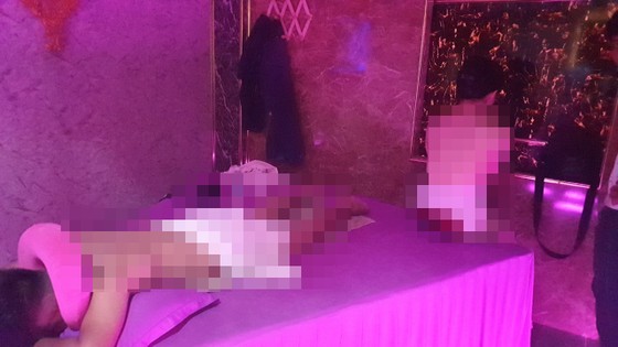 Kiểm tra cơ sở massage Zeus, bắt quả tang nữ nhân viên kích dục cho khách ảnh 2