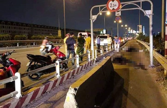 Liên tiếp xảy ra tai nạn chết người trên đường dẫn cao tốc ảnh 2