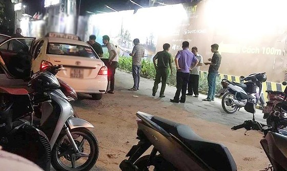 Nghi án tài xế taxi bị đâm vào cổ cướp tài sản ảnh 1