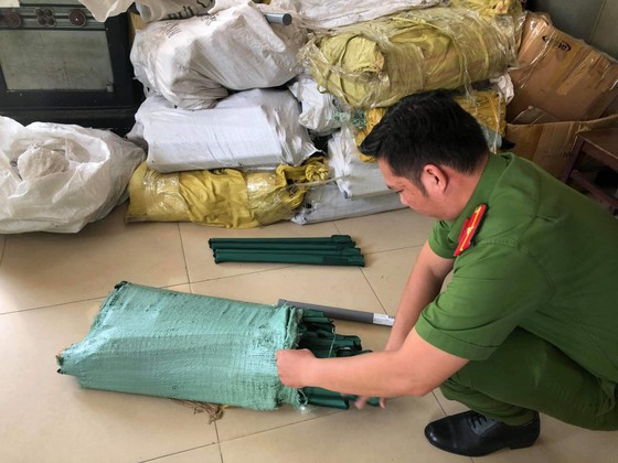 Kho hàng “nóng” trong căn nhà ở quận 11 ảnh 2