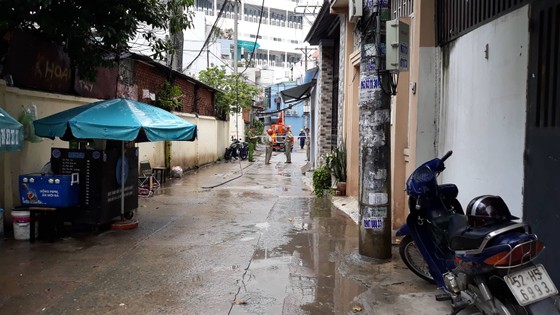 Điện lực TPHCM lên tiếng vụ người đàn ông ngồi uống cà phê trên vỉa hè bị điện giật tử vong ảnh 2