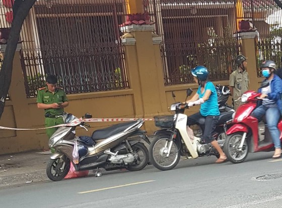 Nhóm 'giang hồ' chém người đàn ông đứt lìa tay ảnh 1