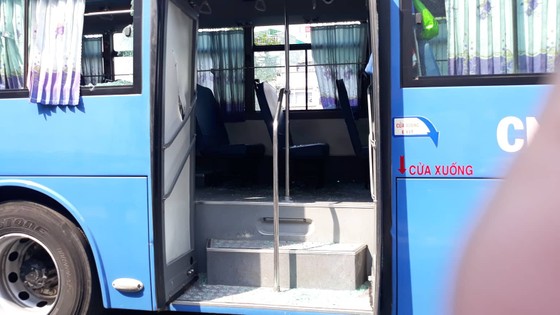 Triệu tập 1 số thanh niên chặn xe buýt đập phá ở trước Gigamall ảnh 2
