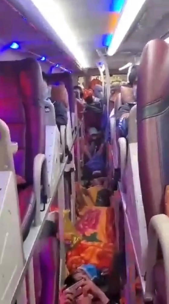 Chở số người vượt quá quy định dịp cận tết, hai xe khách bị phạt 210 triệu đồng ảnh 1
