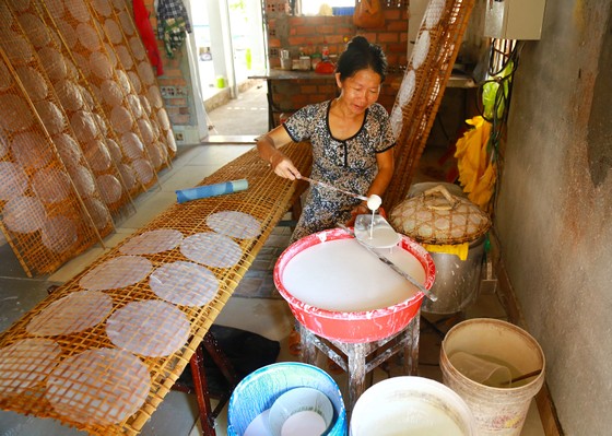 Trăm năm làng nghề bánh tráng An Ngãi ảnh 1