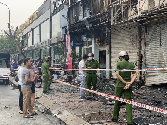 Cháy lớn lúc rạng sáng ở Gò Vấp, 2 căn nhà cùng nhiều tài sản bị thiêu rụi ảnh 6