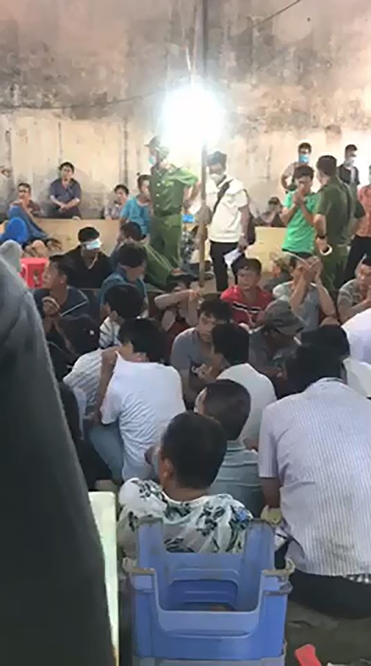 Vụ trường gà với hàng trăm con bạc ở quận 6: Khởi tố thêm 3 bị can ảnh 2