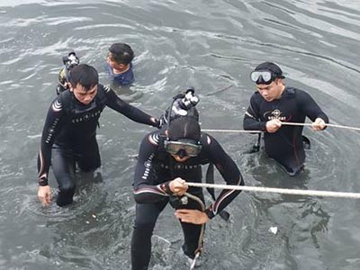 Tìm thấy thi thể người đàn ông nhảy cầu Nguyễn Văn Cừ ảnh 2