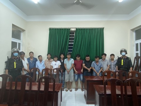 Phá trường gà tại vườn me ở Đồng Nai ảnh 2