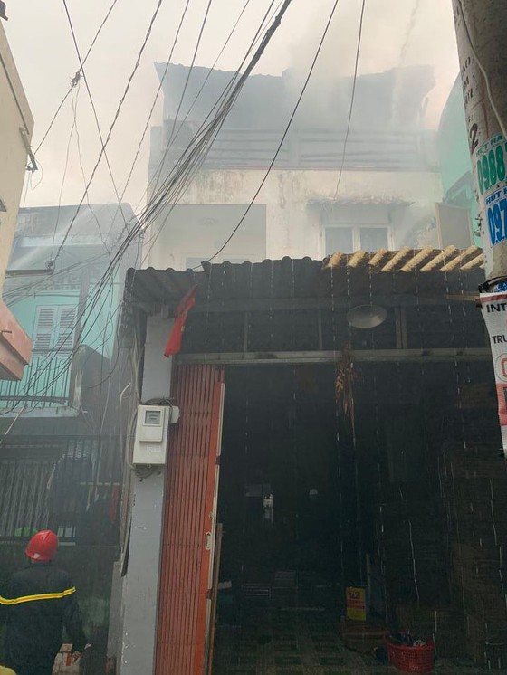 Cháy nhà dân ở đường Tân Hòa Đông, quận 6 ảnh 3