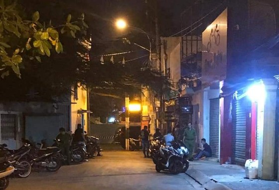 Phát hiện nam thanh niên chết trong tư thế quỳ, bị trói, đầu quấn băng keo ảnh 1