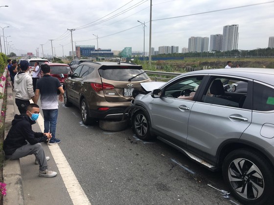 Tai nạn liên hoàn trên cao tốc TPHCM - Long Thành - Dầu Giây ảnh 3