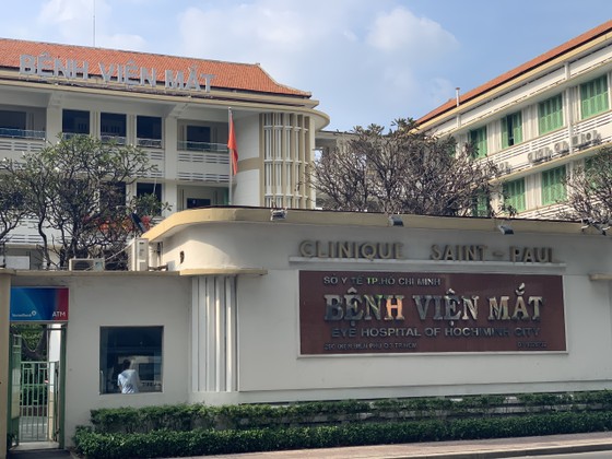 Vụ án vi phạm đấu thầu xảy ra tại Bệnh viện Mắt TPHCM: Thiệt hại hơn 14,2 tỷ đồng ảnh 1