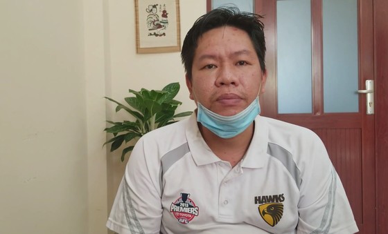 Khởi tố 2 vợ chồng thuê 'giang hồ' tạt chất bẩn, mắm tôm vào tiệm thuốc tây ở quận 8 ảnh 1