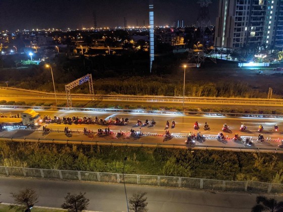 Lộ diện người cầm đầu nhóm 'quái xế' chặn đường cao tốc đua xe ảnh 1