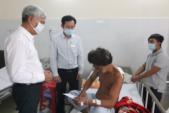 Lãnh đạo TPHCM thăm, động viên gia đình nạn nhân vụ hỏa hoạn 6 người tử vong ảnh 3