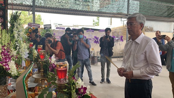 Lãnh đạo TPHCM thăm, động viên gia đình nạn nhân vụ hỏa hoạn 6 người tử vong ảnh 2