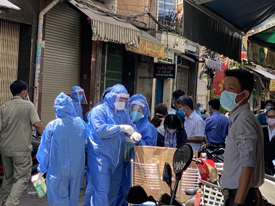 Phong toả con hẻm đường Nguyễn Đình Chiểu do có ca nghi mắc Covid-19 ảnh 4