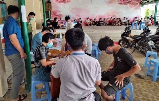 Chủ quán Internet cùng 41 “game” thủ bị phạt gần 100 triệu đồng vì “tụ tập” mùa dịch Covid-19 ảnh 3