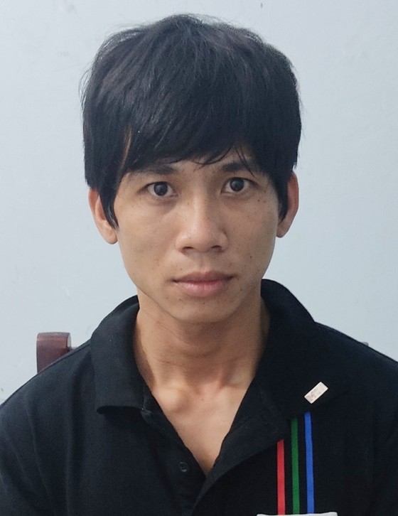 2 anh em ruột đến cửa hàng tiện lợi khống chế nhân viên để cướp tài sản ảnh 1