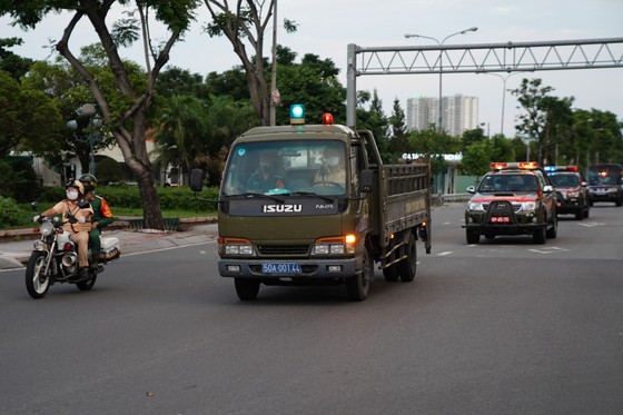 CSGT TPHCM xử phạt hơn 1.000 trường hợp vi phạm Chỉ thị 16, 12 ảnh 3