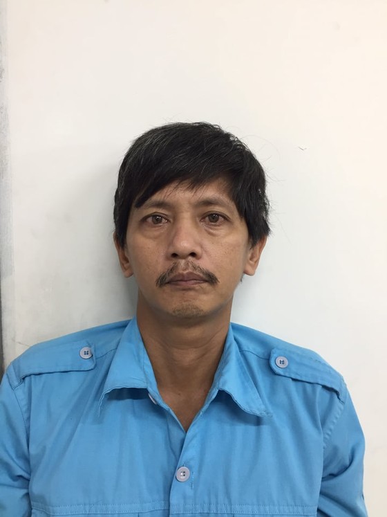 Khởi tố người đàn ông đánh công an ở chốt kiểm soát dịch Covid-19 ở TP Thủ Đức ảnh 1