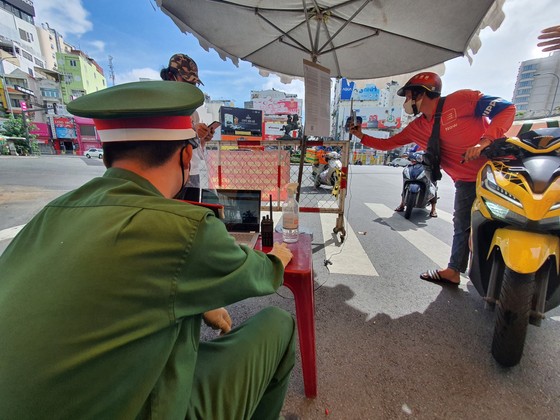 Thử nghiệm camera quét mã 'di chuyển nội địa' ở TPHCM ảnh 3