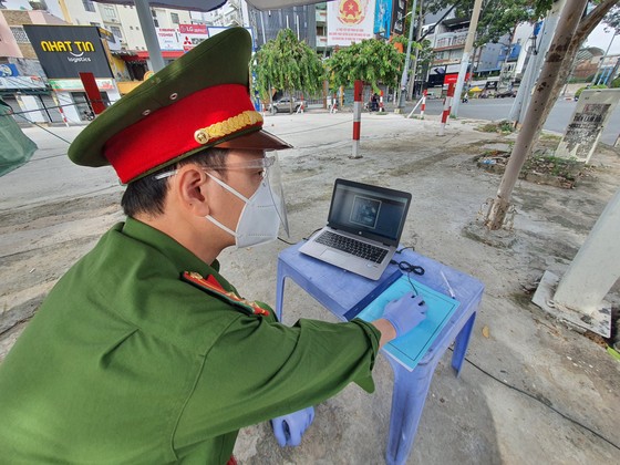 Thử nghiệm camera quét mã 'di chuyển nội địa' ở TPHCM ảnh 2