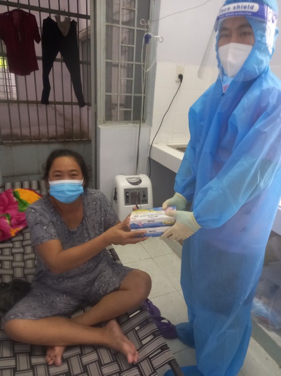 Cảnh sát PCCC trao quà cho người dân, trẻ em có hoàn cảnh khó khăn do dịch Covid-19 ảnh 7