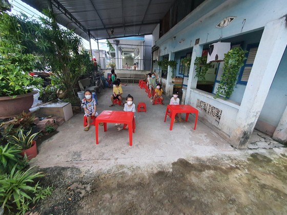 CSGT TPHCM trao 2.500 phần quà Trung thu tới các cháu thiếu nhi ở TP Thủ Đức ảnh 3