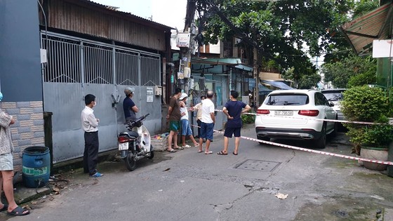 Nghi án con trai dùng hung khí sát hại cha mẹ rồi tự sát ảnh 1