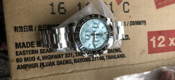 Đặt đồng hồ Rolex giả 13,5 triệu đồng để tráo hàng hiệu hơn 1 tỷ đồng của người yêu ảnh 1