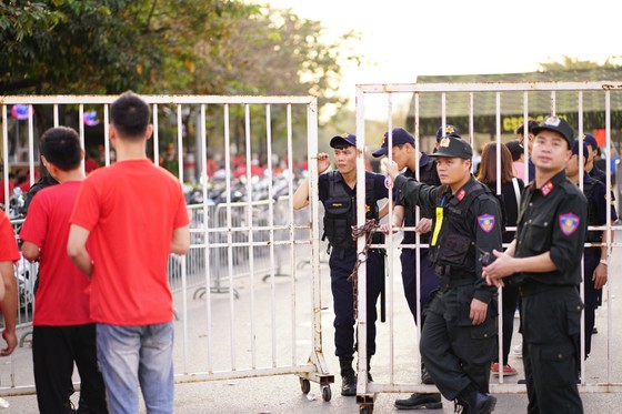 Lượt về bán kết AFF Cup: An ninh thắt chặt mọi ngả đường về sân Mỹ Đình ảnh 6