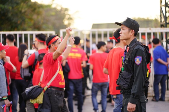 Lượt về bán kết AFF Cup: An ninh thắt chặt mọi ngả đường về sân Mỹ Đình ảnh 7