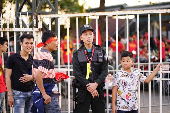 Lượt về bán kết AFF Cup: An ninh thắt chặt mọi ngả đường về sân Mỹ Đình ảnh 8