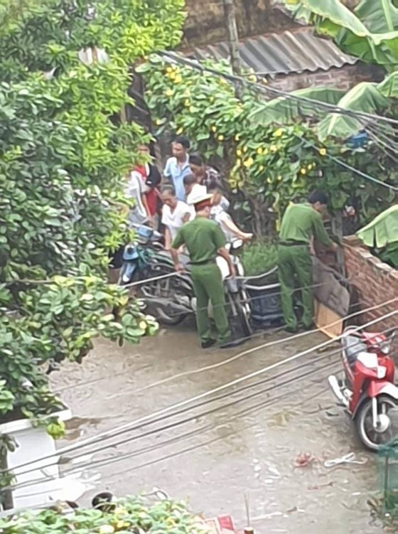 Anh trai vác dao truy sát em ruột, 2 người chết, 3 người bị thương ảnh 1