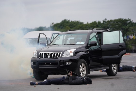 Diễn tập bảo vệ nguyên thủ khi bất ngờ có khủng bố ảnh 11