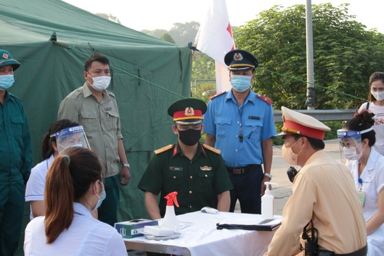 22 chốt kiểm soát dịch ở Hà Nội bắt đầu hoạt động, không xảy ra ùn ứ ảnh 1
