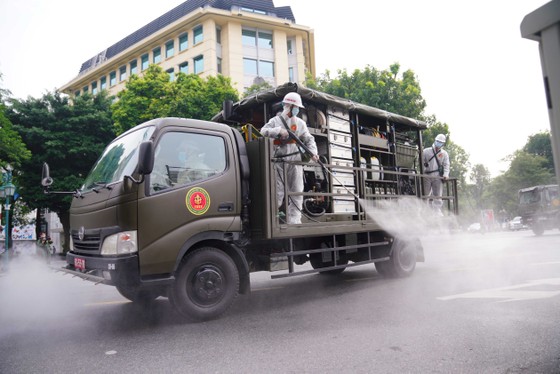 15 xe đặc chủng phun khử khuẩn tại 3 quận nội thành Hà Nội ảnh 19