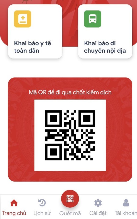 Người dân khai báo y tế qua chốt kiểm soát bằng ứng dụng của Bộ Công an ảnh 1