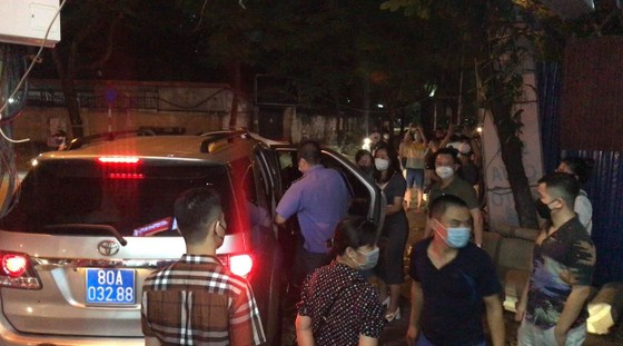 Nhiều lực lượng khám xét nhà cựu Trưởng Phòng Cảnh sát Kinh tế Hà Nội ảnh 3