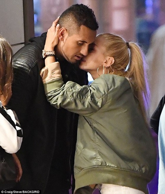 Kyrgios đi với “gái lạ”, bạn gái xóa Instagram ảnh 2