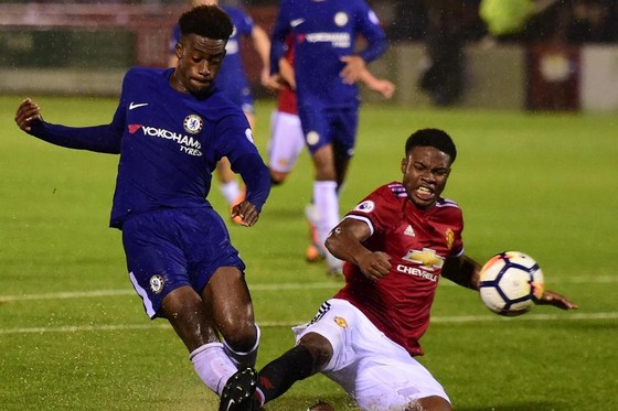 Người hùng U17 World Cup ký hợp đồng chuyên nghiệp đầu tiên với Chelsea ảnh 2