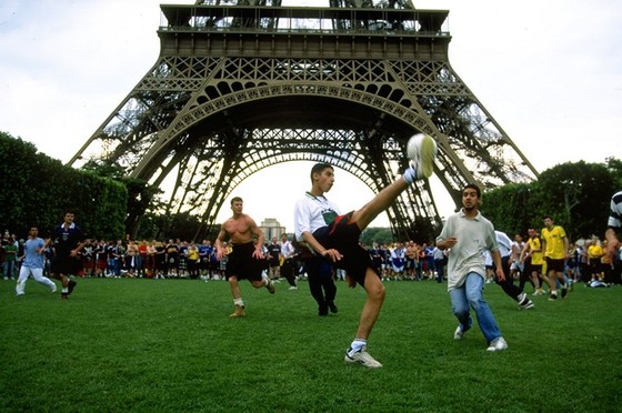 Tháp Eiffel và duyên nợ với Ronaldo, với thể thao ảnh 2