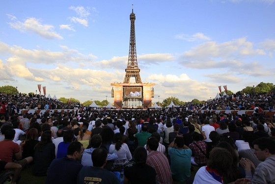 Tháp Eiffel và duyên nợ với Ronaldo, với thể thao ảnh 7